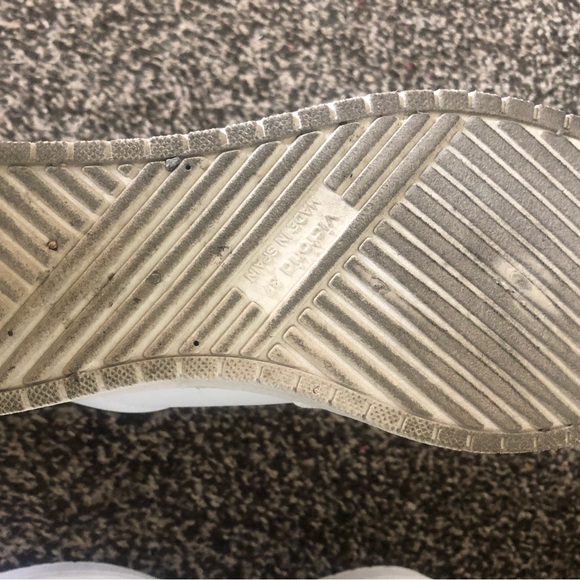 Victoria Sneakers - Picture 3 of 7